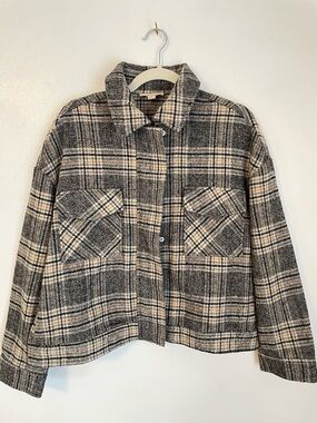 Plaid zip up coat with front pockets size Large